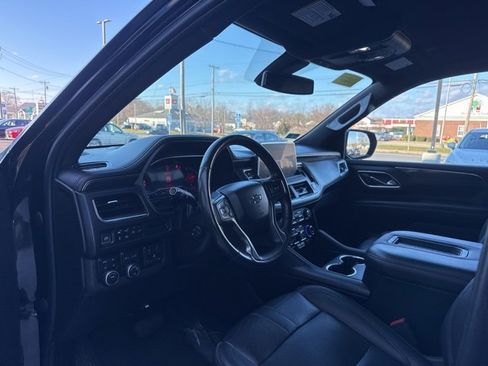 Used 2022 Chevrolet Suburban RST w/ Sport Performance Package image 9