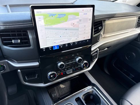 Used 2024 Ford Expedition XLT image 19