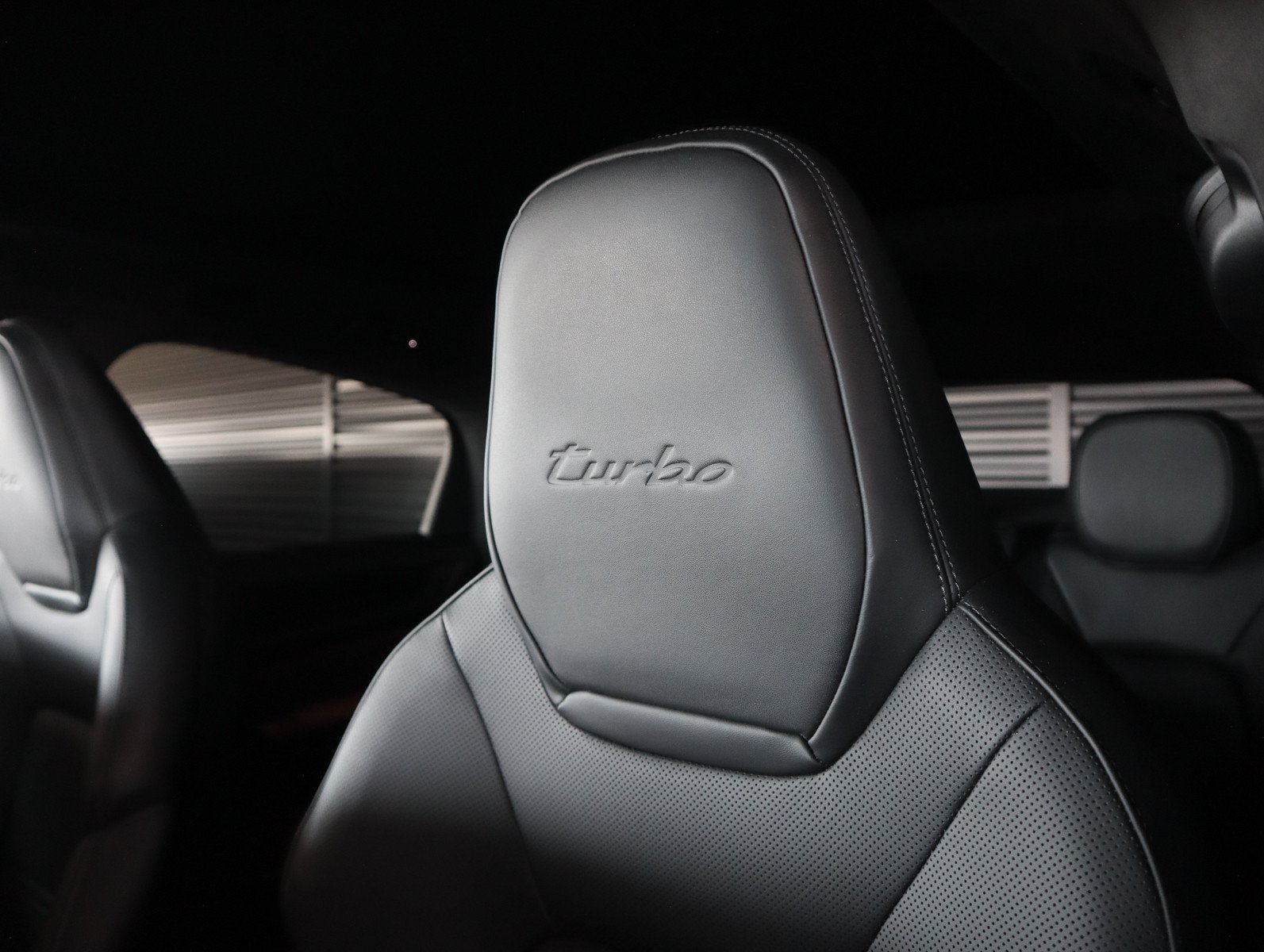 Certified 2024 Porsche Cayenne Turbo AWD/4WD image 6