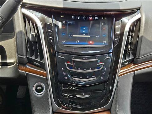Used 2018 Cadillac Escalade Premium Luxury AWD/4WD image 14