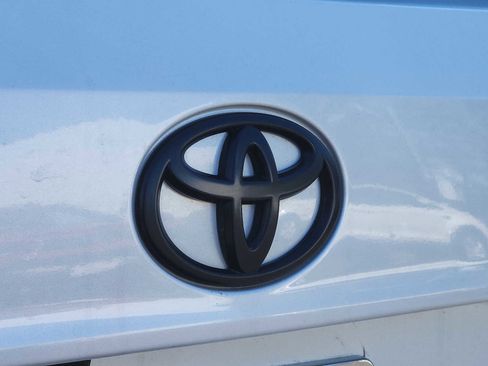 Used 2024 Toyota Highlander Limited image 30