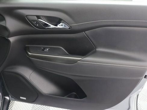 Used 2023 GMC Acadia SLT w/ Elevation Edition image 30