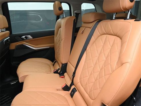 Used 2023 BMW X7 xDrive40i w/ Premium Package image 12
