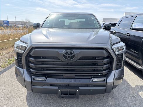 Used 2025 Toyota Tundra Limited AWD/4WD image 3