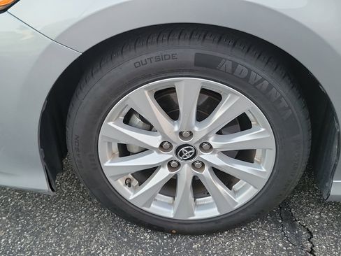 Used 2019 Toyota Camry LE image 28