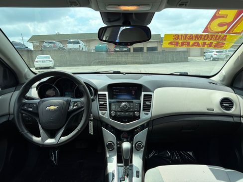 Used 2015 Chevrolet Cruze LT w/ Technology Package FWD image 13