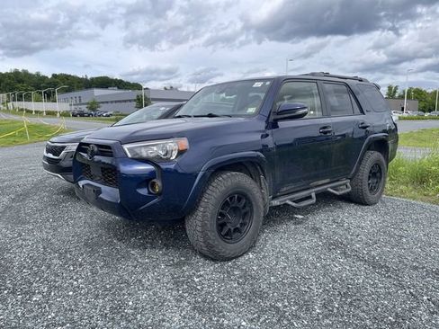 Used 2022 Toyota 4Runner SR5 Premium w/ Moonroof Package AWD/4WD image 2