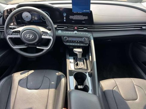 Certified 2023 Hyundai Elantra Limited w/ Preferred Accessory Package FWD image 13