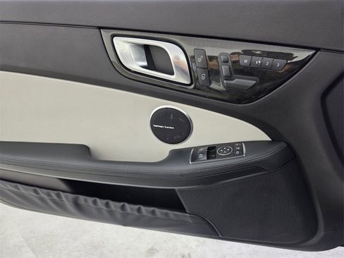 Used 2015 Mercedes-Benz SLK 250 image 24