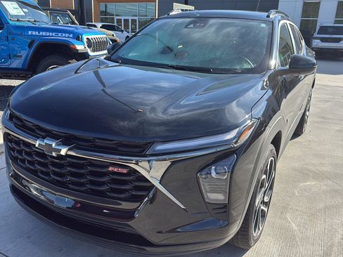 Used 2025 Chevrolet Trax RS w/ Driver Confidence Package FWD image 9