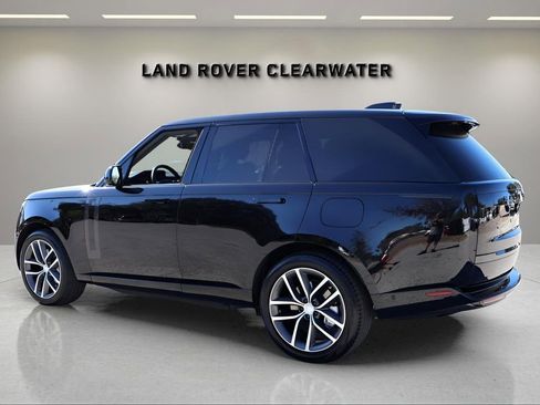 Used 2025 Land Rover Range Rover SE image 3