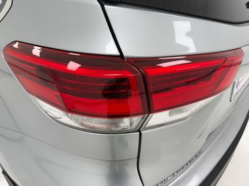 Used 2019 Toyota Highlander XLE FWD image 36