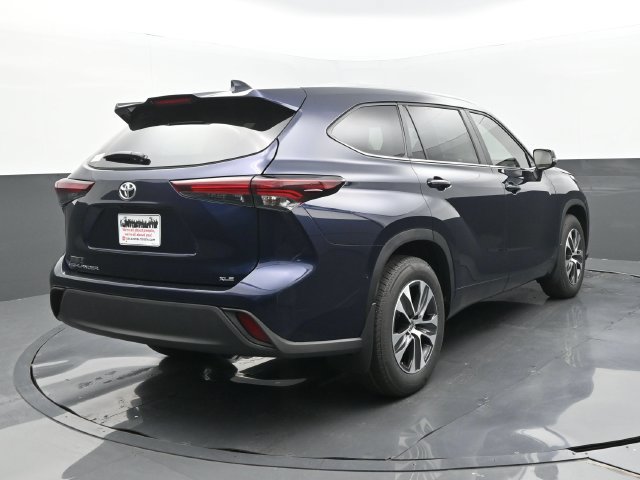 Used 2025 Toyota Highlander XLE FWD image 22