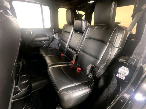 Used 2018 Jeep Wrangler Unlimited Sahara image 24