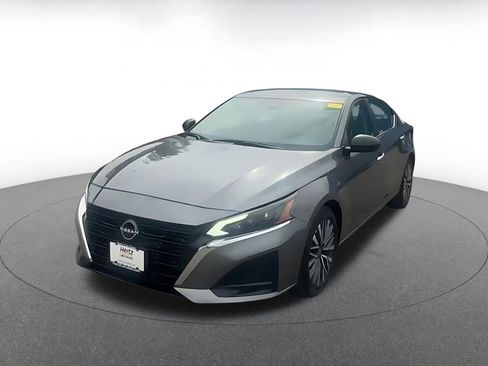 Used 2025 Nissan Altima 2.5 SV image 7