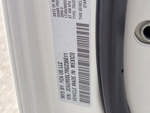 Used 2024 RAM 2500 Limited image 33