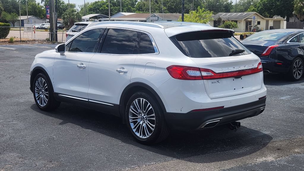 Used 2016 Lincoln MKX Reserve w/ Technology Package FWD image 4
