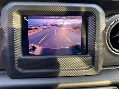 Used 2023 Jeep Gladiator Sport image 15