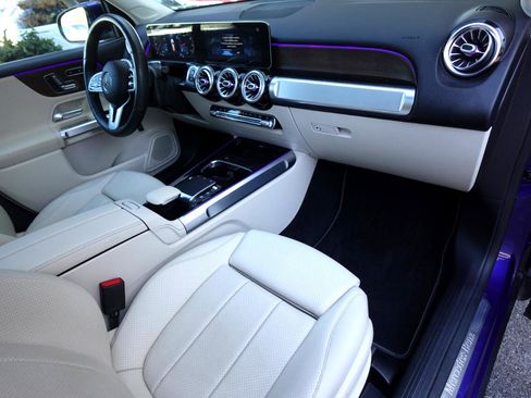 Used 2021 Mercedes-Benz GLB 250 4MATIC w/ Premium Package image 20
