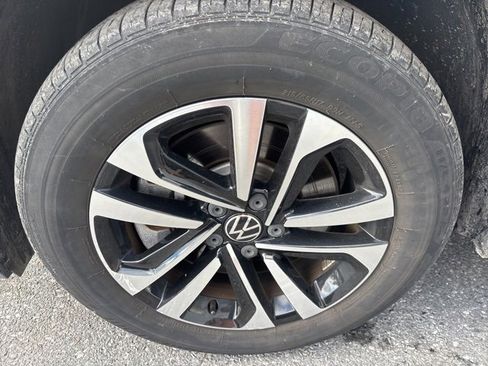 Used 2022 Volkswagen Tiguan S image 17