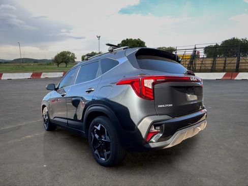 Certified 2024 Kia Seltos EX FWD image 4