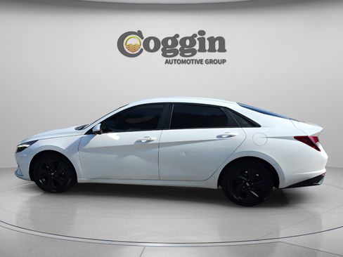 Used 2021 Hyundai Elantra SEL image 2