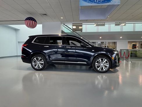 Used 2022 Cadillac XT6 Premium Luxury image 6
