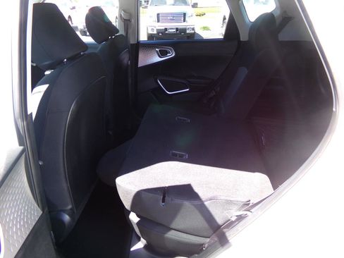 Used 2021 Kia Soul LX FWD image 27