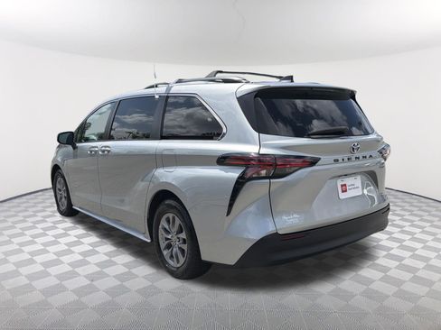 Certified 2022 Toyota Sienna LE FWD image 15