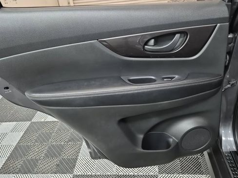 Used 2019 Nissan Rogue S image 15