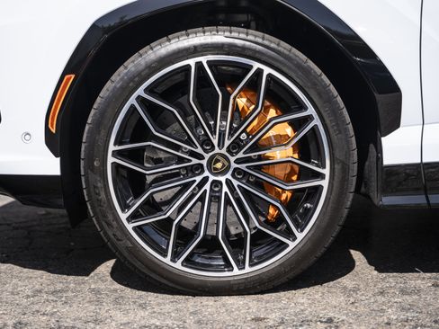 Used 2025 Lamborghini Urus SE AWD/4WD image 20