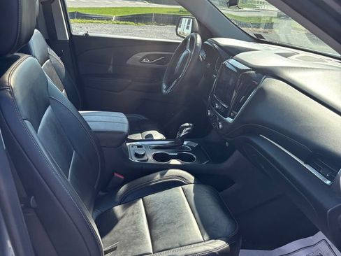 Used 2021 Chevrolet Traverse LT w/ LT Premium Package image 16