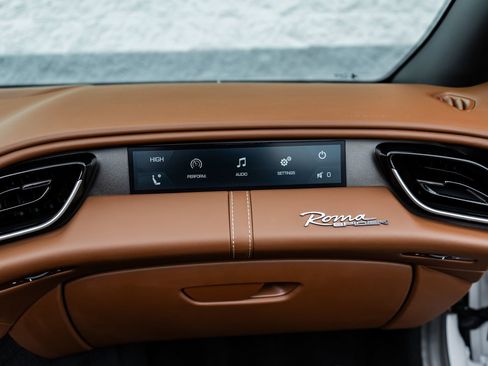 Used 2024 Ferrari Roma Spider image 37