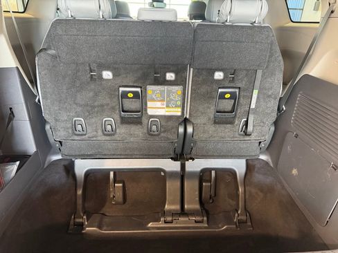 Used 2023 Toyota Sienna XLE image 34