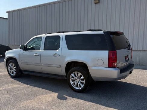 Used 2011 GMC Yukon XL SLT w/ SLT-2 Equipment Package AWD/4WD image 5