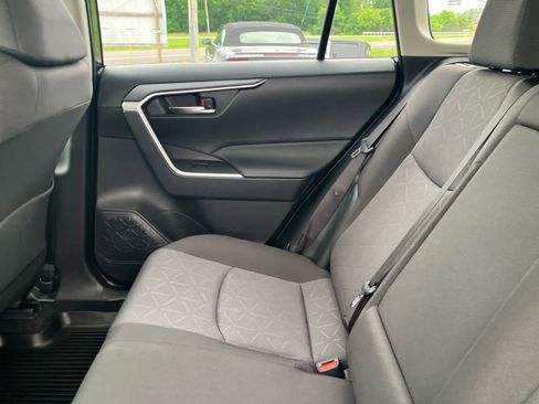 Used 2025 Toyota RAV4 XLE AWD/4WD image 32