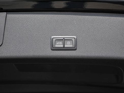Used 2024 Audi Q8 e-tron Premium AWD/4WD image 42