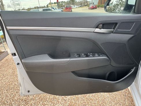 Used 2020 Hyundai Elantra SE w/ Cargo Package (C1) image 23