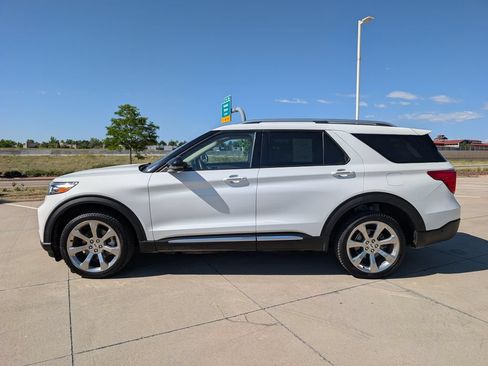 Used 2020 Ford Explorer Platinum w/ Premium Technology Package AWD/4WD image 3