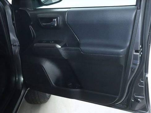 Used 2022 Toyota Tacoma TRD Sport image 32