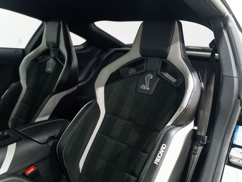 Used 2022 Ford Mustang Shelby GT500 w/ Carbon Fiber Track Pack image 7