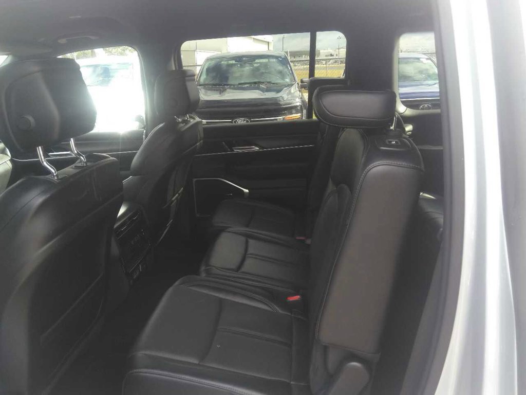 Used 2024 Jeep Wagoneer Series II w/ Flexible Seating Group AWD/4WD image 5