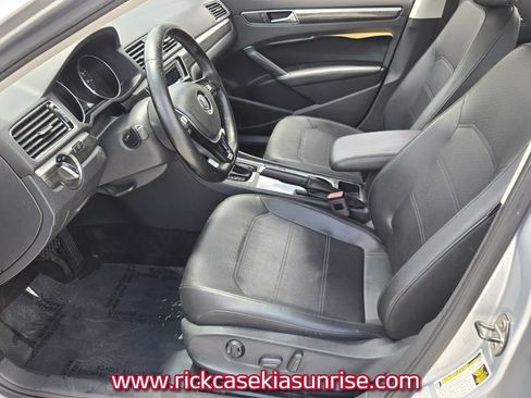 Used 2018 Volkswagen Passat 2.0T SE FWD image 10