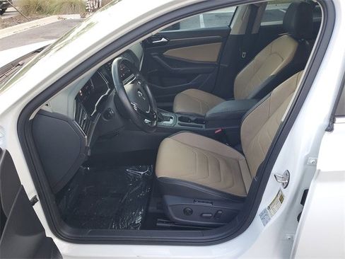 Used 2019 Volkswagen Jetta SEL Premium image 16