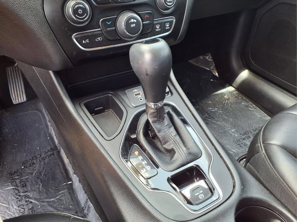Used 2021 Jeep Cherokee Latitude Plus FWD image 13