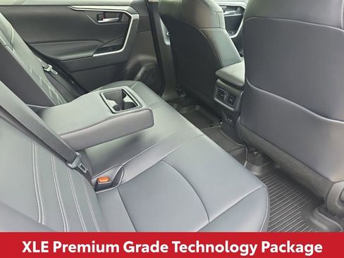 Used 2023 Toyota RAV4 XLE Premium image 17