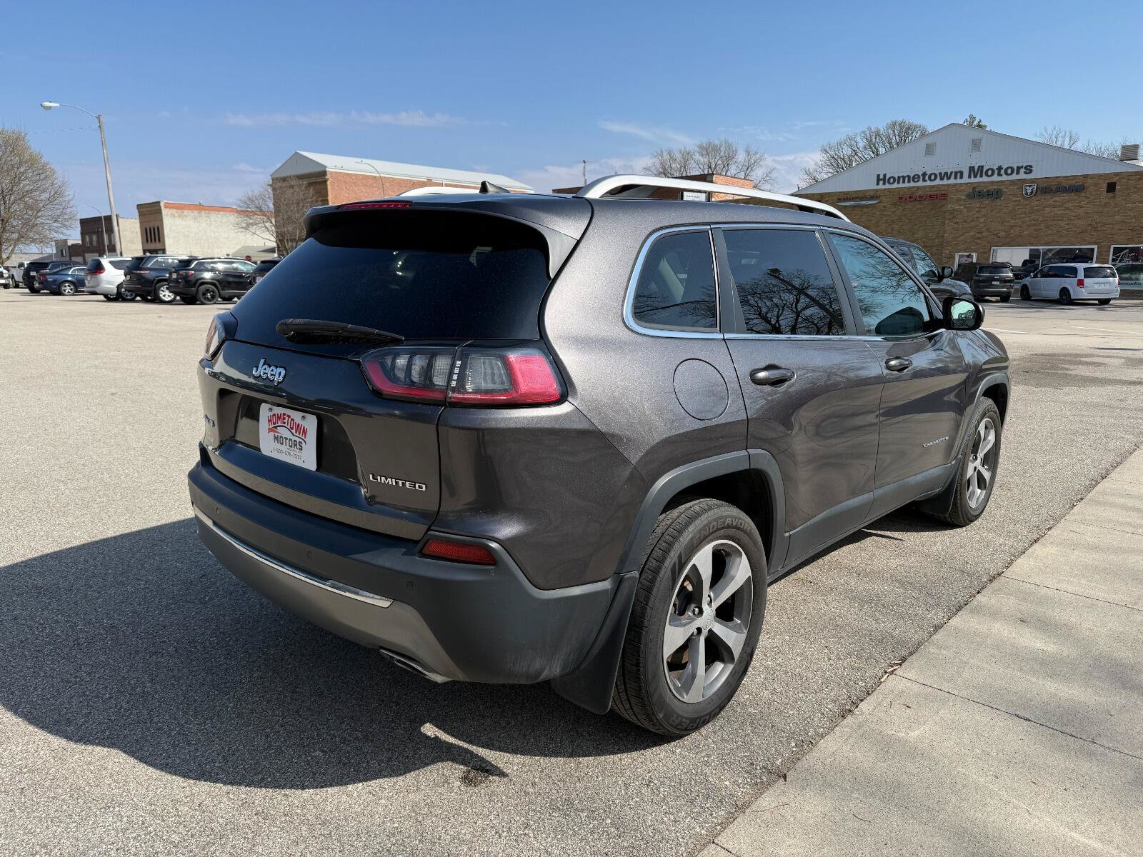 Used 2019 Jeep Cherokee Limited AWD/4WD image 5