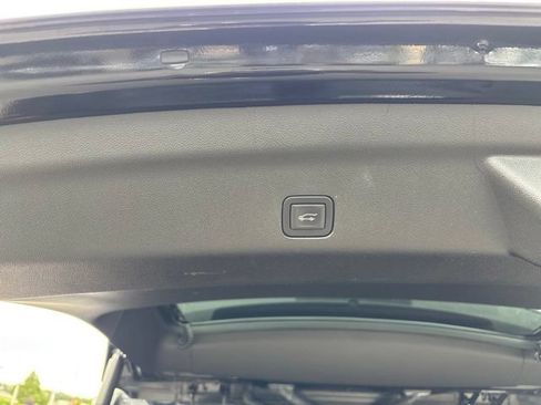 Used 2024 GMC Yukon AT4 AWD/4WD image 43