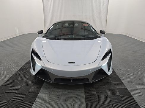 Used 2023 McLaren Artura RWD image 3