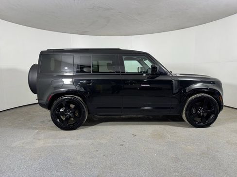 Used 2023 Land Rover Defender 110 X-Dynamic SE image 4